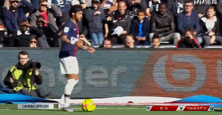 欧冠出线生死战巴黎悬了？神锋有望助曼城抢分（欧冠生死战将至：巴黎出线告急？神锋或助曼城抢分）