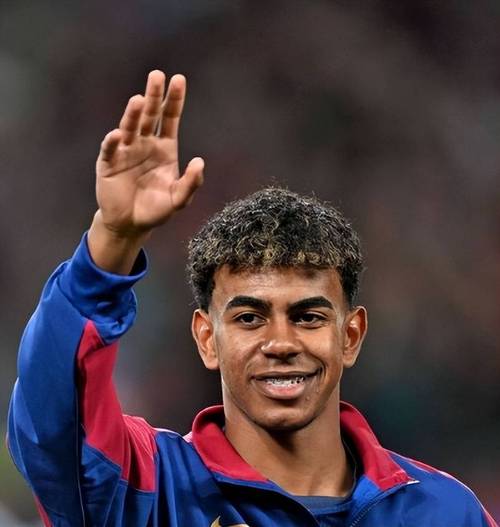 疯狂进球大战！西甲领头羊征服客场，豪取6连胜，领先皇马4分（进球如雨！西甲榜首客场凯旋，豪夺六连胜，甩开皇马4分）