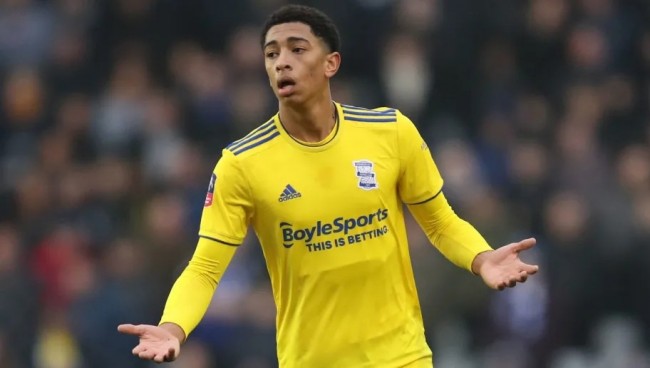 吴少聪女友晒足协杯冠军奖牌：男朋友带的苏州特产（吴少聪女友晒足协杯冠军奖牌：笑称男友带回的苏州特产）