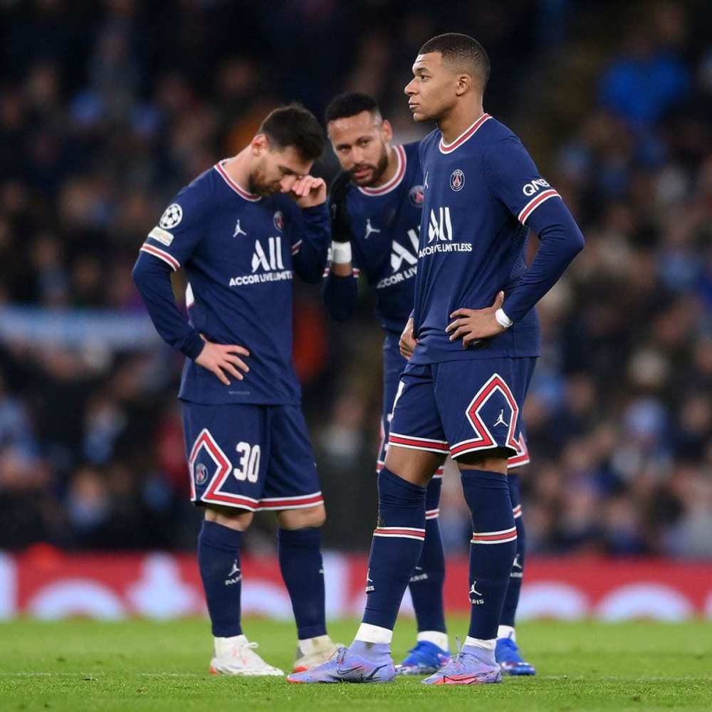 爱美的年纪？亚马尔接受护发和痤疮治疗，全身心做好自我养护（青春爱美正当时：亚马尔进行护发与祛痘护理，专注全方位自我管理）