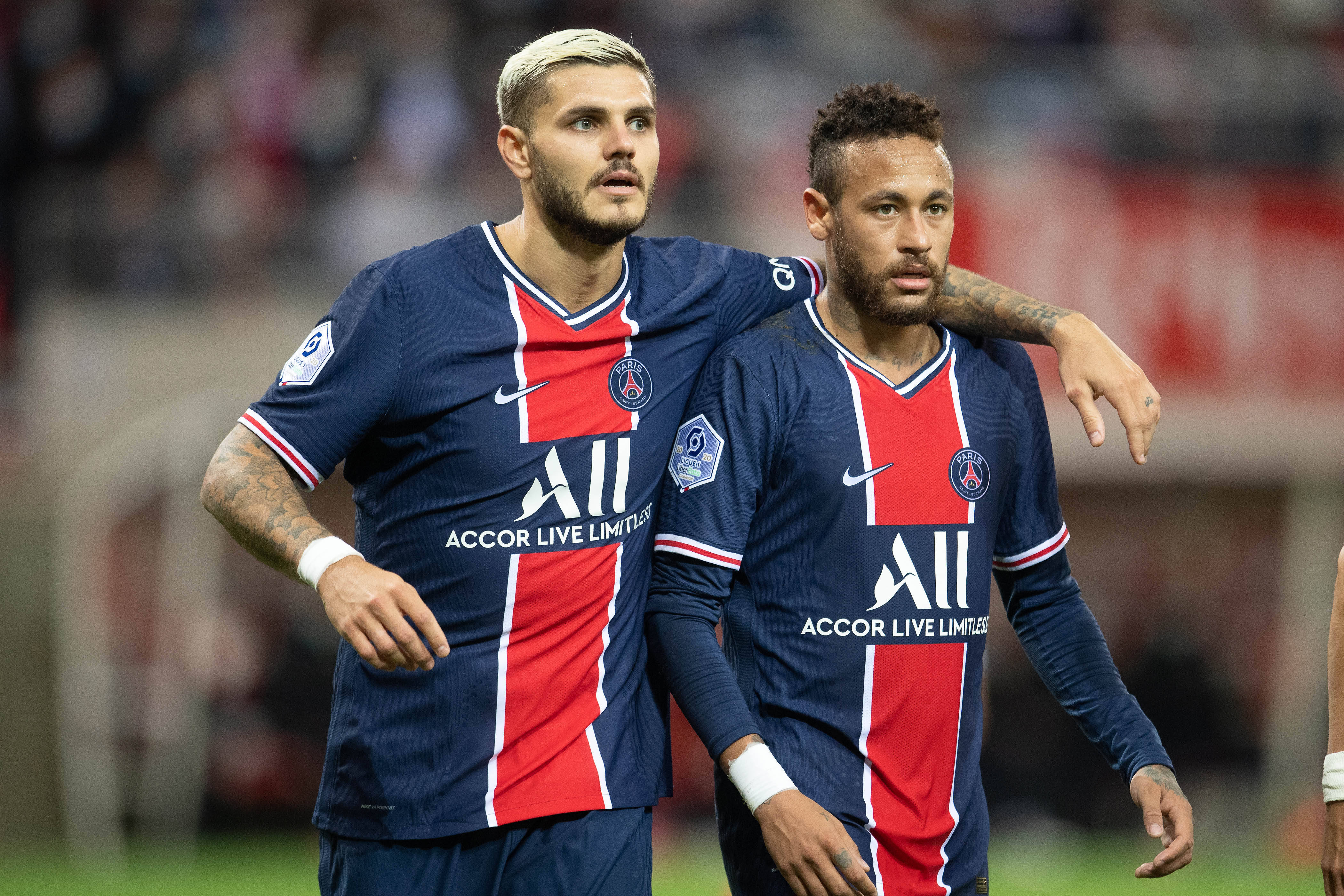 记者：申花队昨天傍晚抵达天津，出征的队伍中没有门将薛庆浩