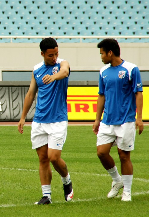 加斯佩里尼率队五次欧联杯赛季首战均获胜，且每次至少打进2球（加斯佩里尼执教球队欧联杯赛季揭幕战五战全胜，场场至少攻入2球）