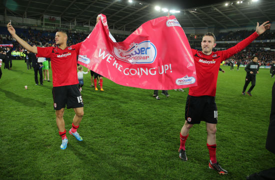 对曼联双响助维拉延续连胜势头，罗杰斯当选英超第17轮最佳（对阵曼联梅开二度助维拉续写连胜，罗杰斯当选英超第17轮最佳）