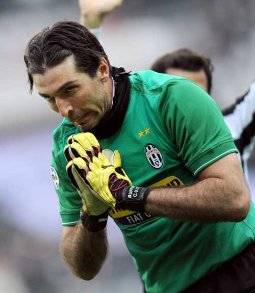 世界羽联年度最佳候选公布：石宇奇领衔佳男，陈雨菲王祉怡入围