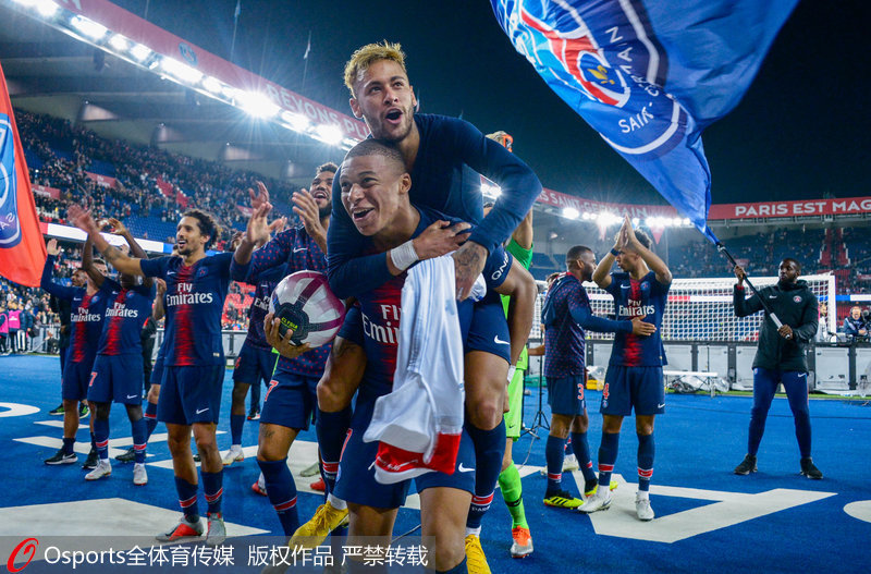 詹姆斯关键篮板抢断助球队逆转