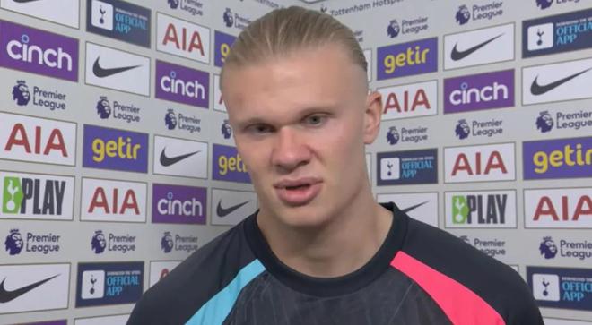 不服！萨拉赫：凯恩进球荒时媒体都相信他，轮到我就说去坐板凳（萨拉赫不满：凯恩进球荒照样被信任，到我这就要坐板凳？）