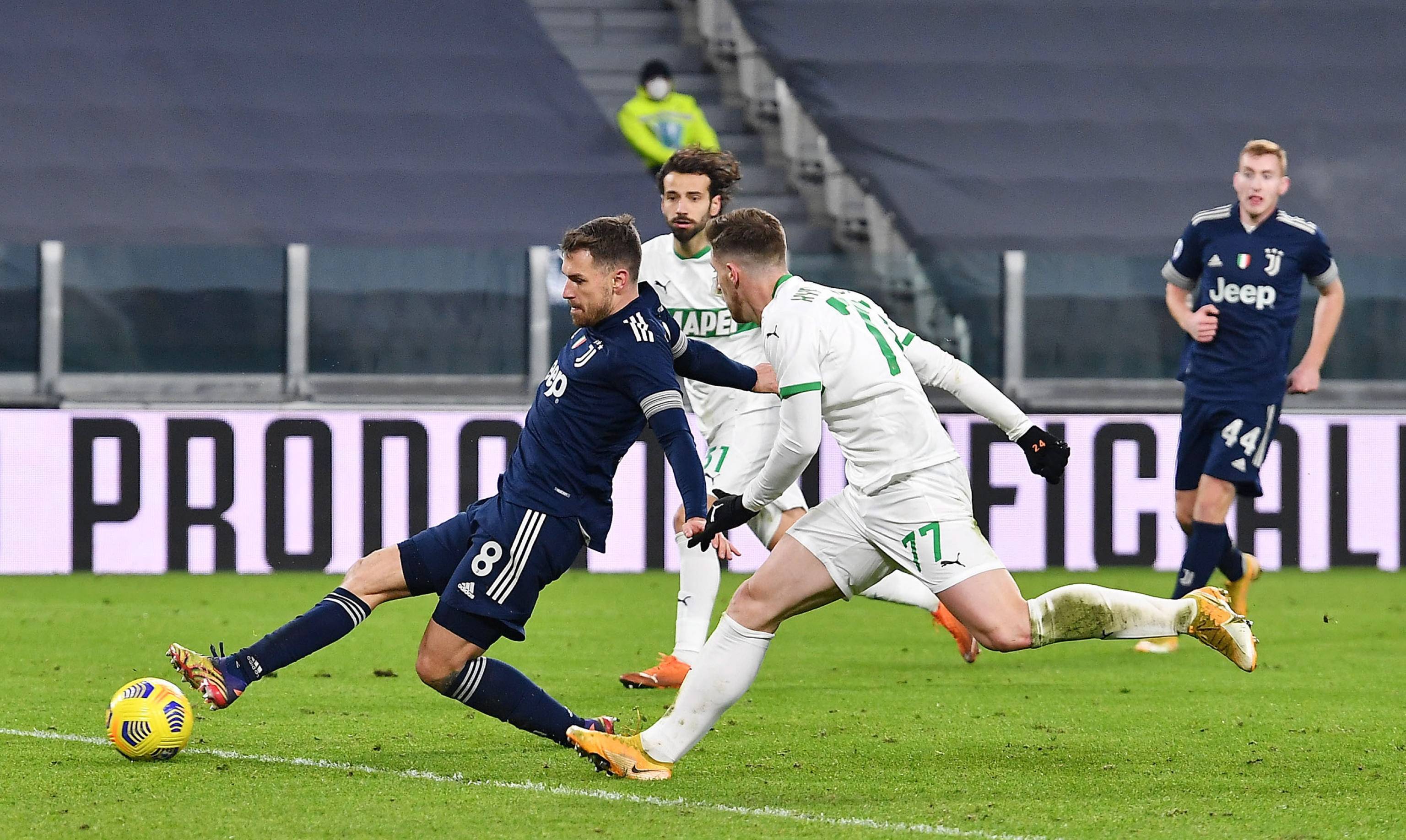 镜报：曼联1月无法召回霍伊伦，那不勒斯有欧冠资格就能买断