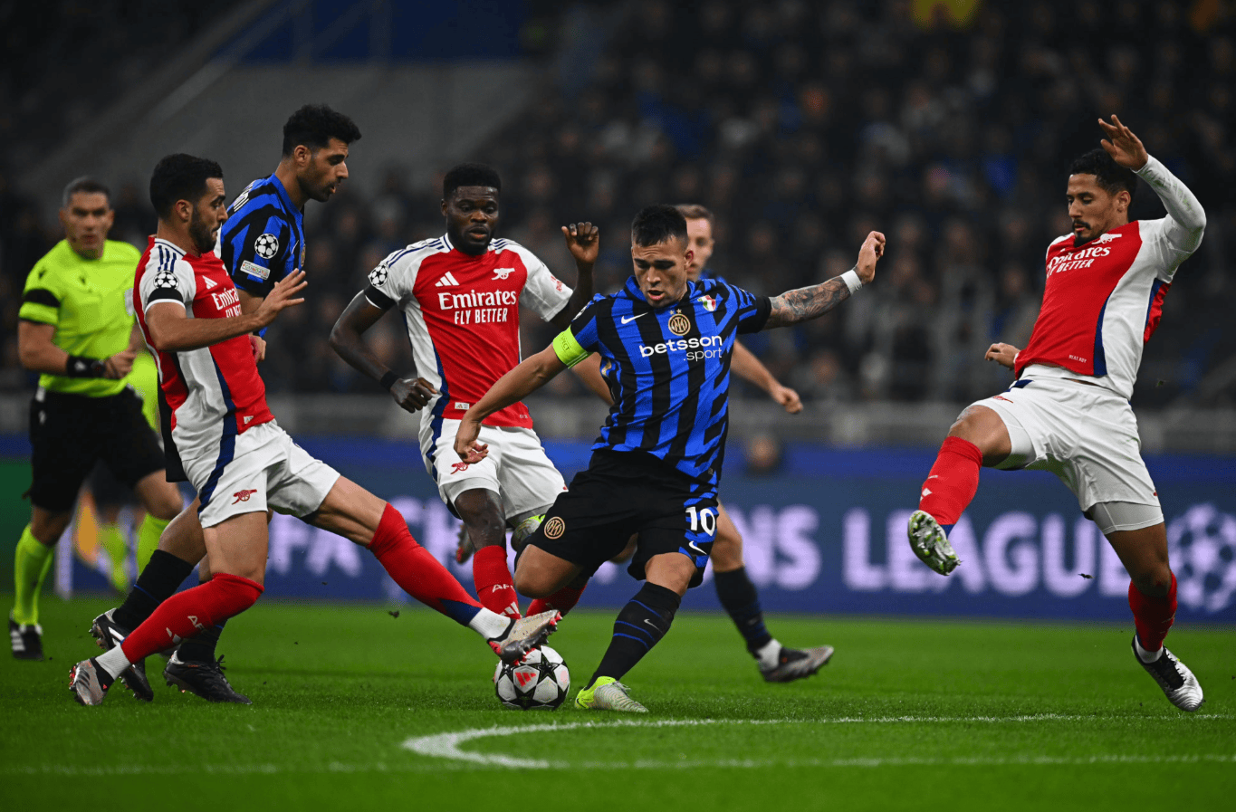 中超第30轮跑动距离榜：钟晋宝13356米居首，周定洋第二（中超第30轮跑动里程榜：钟晋宝以13356米夺魁，周定洋位列第二）