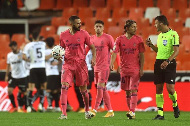 埃迪·豪：戈登、利夫拉门托接近复出；托纳利、波普可以出战（埃迪·豪：戈登、利夫拉门托复出在即，托纳利与波普可出场）